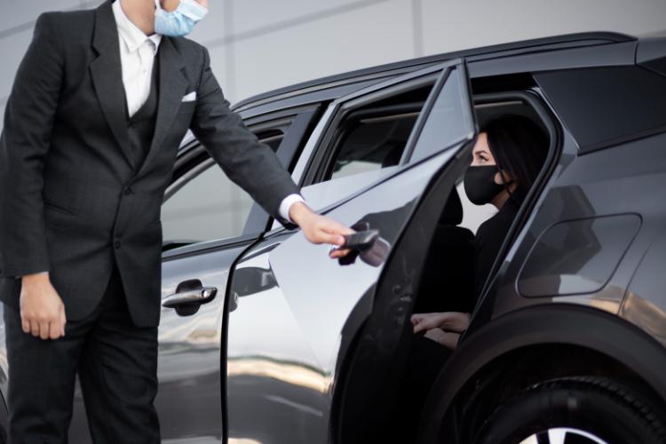 WHAT ARE THE MAIN CONSIDERATIONS FOR LONG-DISTANCE TRAVEL WITH A CHAUFFEUR SERVICE?